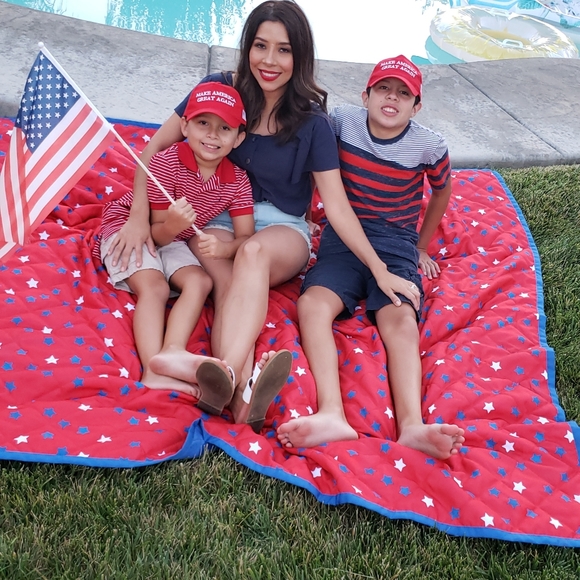 Meet your Posher Lara - Picture 6 of 7